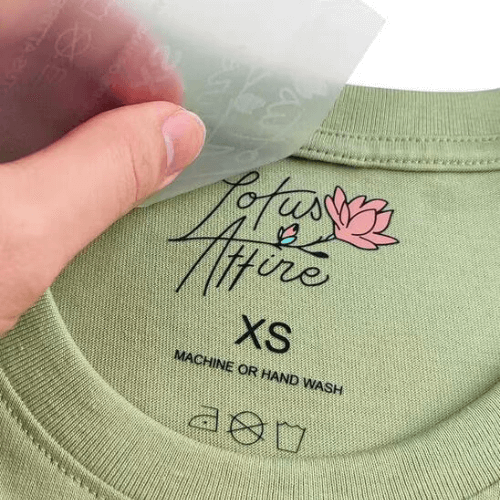 Étiquette intérieure de t-shirt imprimée en DTF – personnalisation branding textile