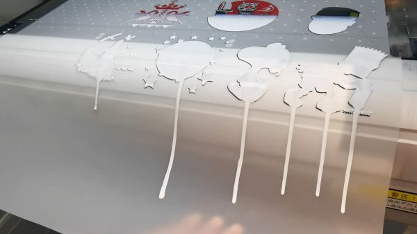 Défaut impression DTF – encre blanche qui bave ou se diffuse sur film